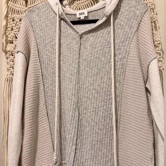 BKE Women’s Hooded V-Neck Sweater – Gray Knit & Cotton Pieced Design - Picture 1 of 2